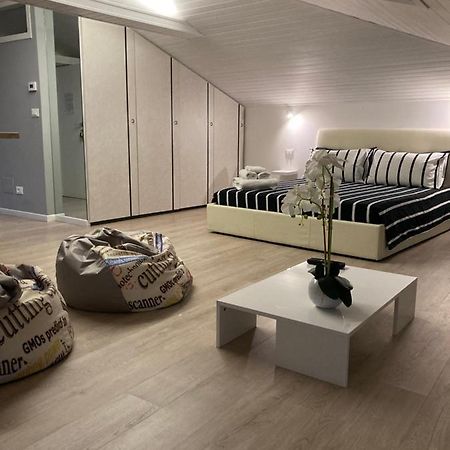 La Mansarda Di Juliette Lejlighed Desenzano del Garda Eksteriør billede