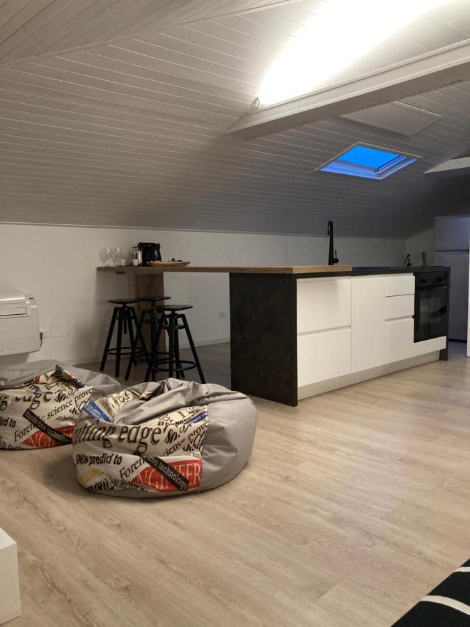 La Mansarda Di Juliette Lejlighed Desenzano del Garda Eksteriør billede