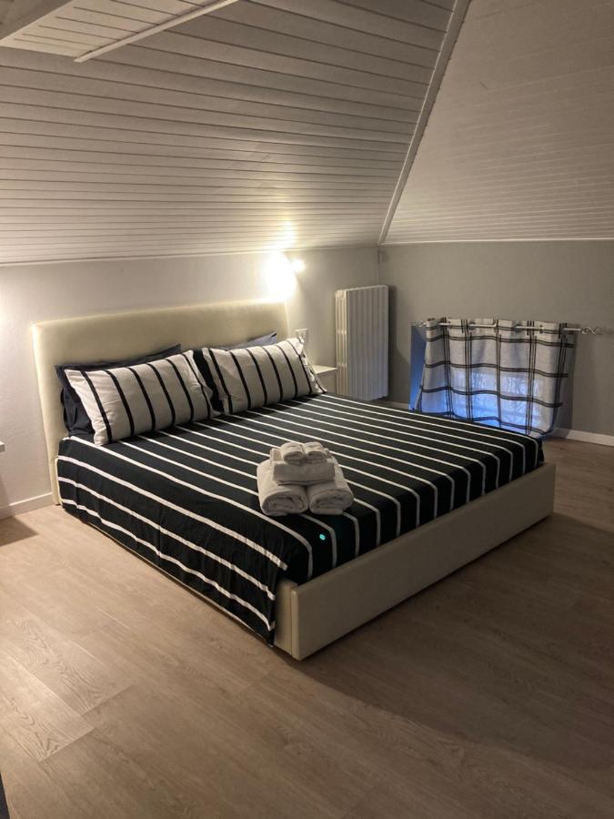 La Mansarda Di Juliette Lejlighed Desenzano del Garda Eksteriør billede
